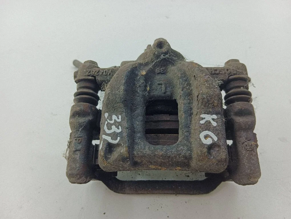 Rear brake caliper Y04282