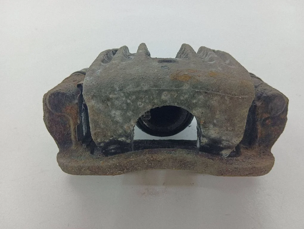 Tagumine pidurisadul – vasak