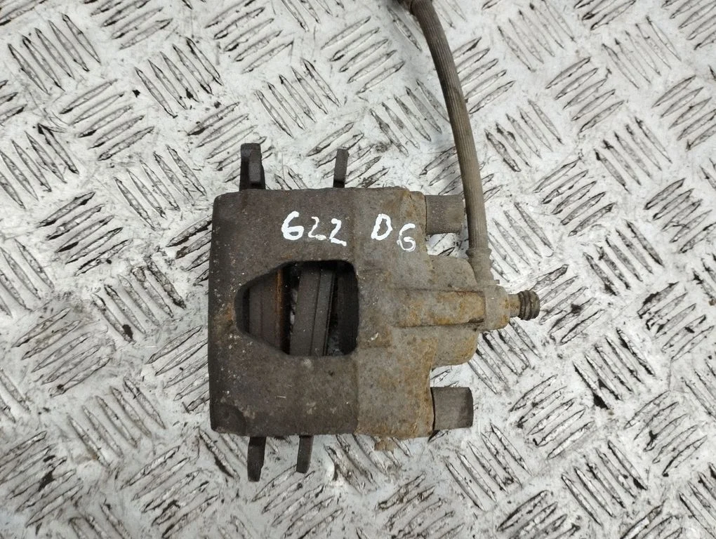 Rear brake caliper – rear right