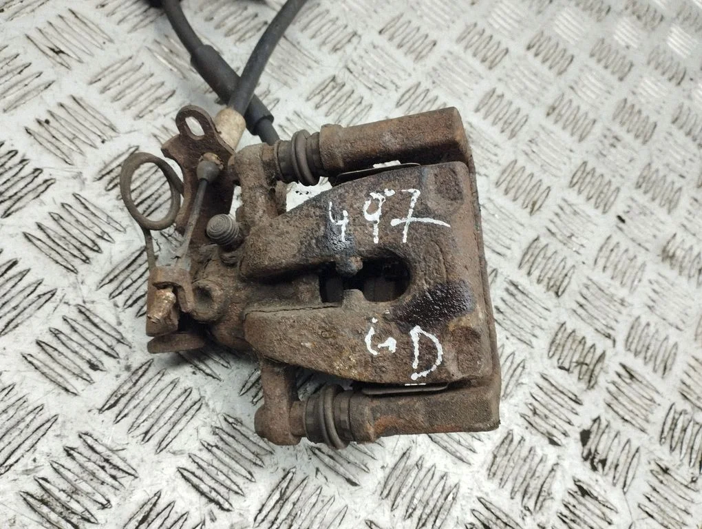 Rear brake caliper – rear right