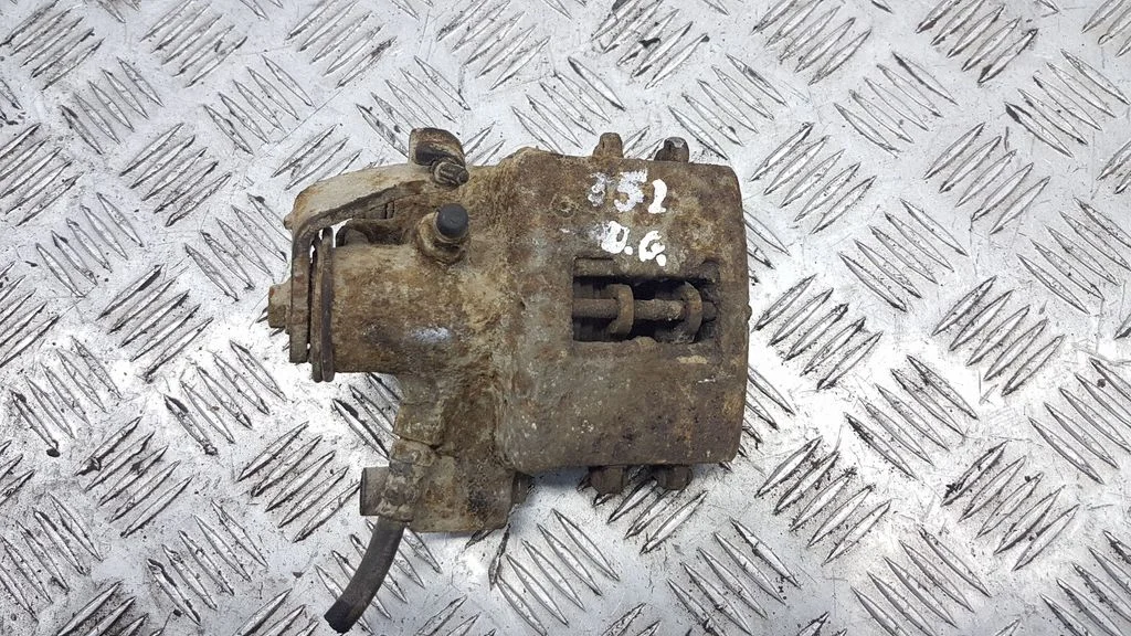 Rear brake caliper – rear right