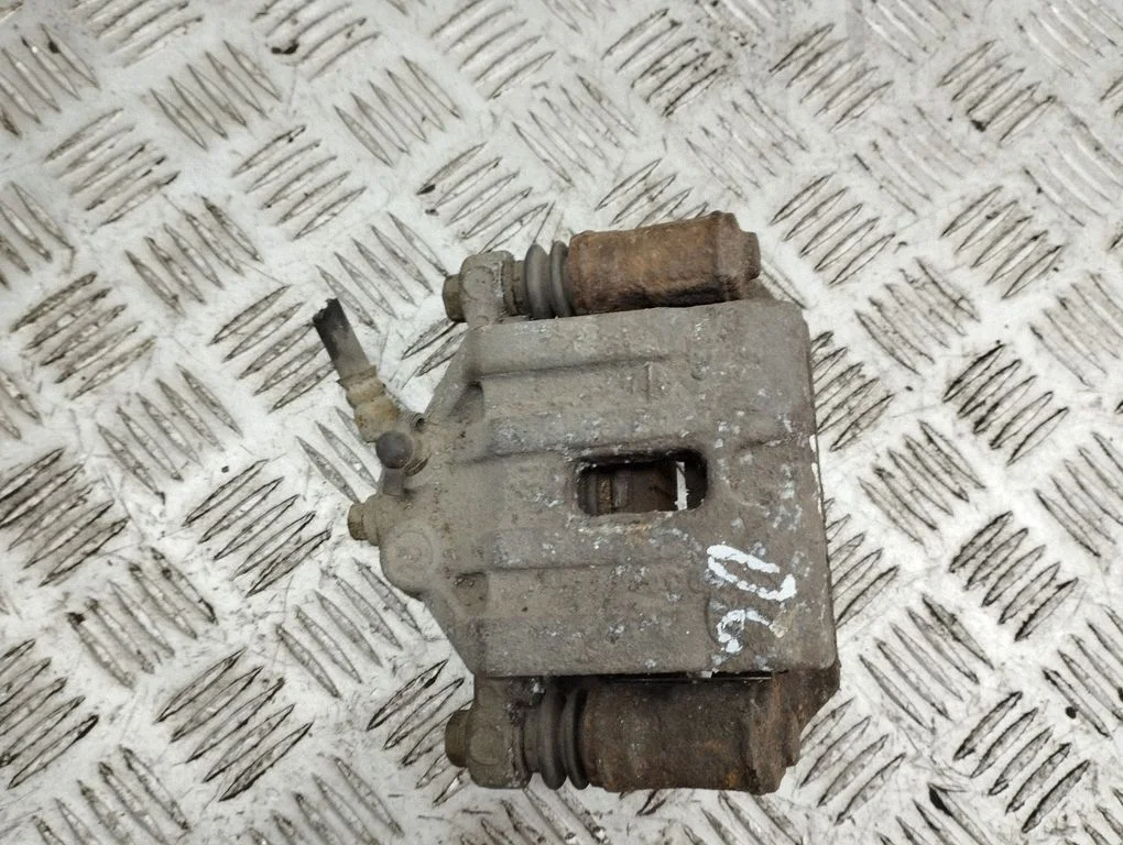 Rear brake caliper – rear right