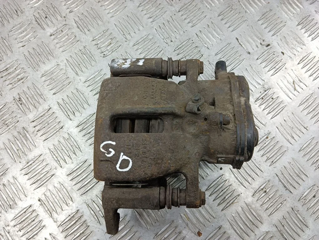 Rear brake caliper – rear right