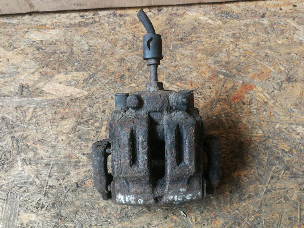 Rear brake caliper – left