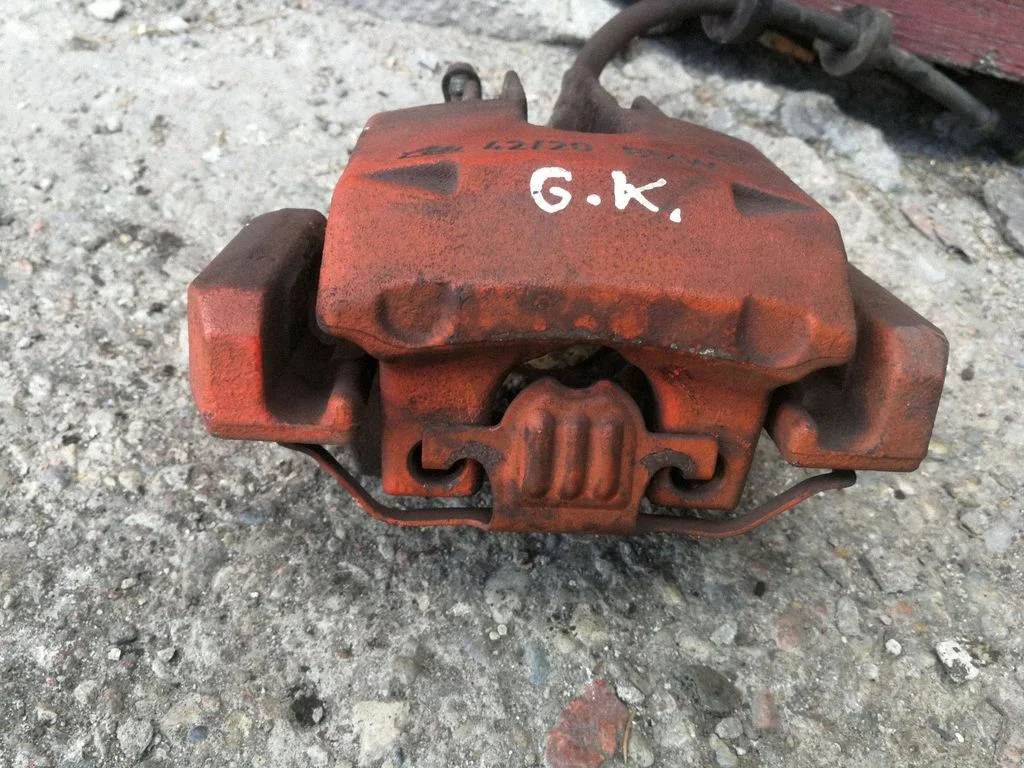 Rear brake caliper – left
