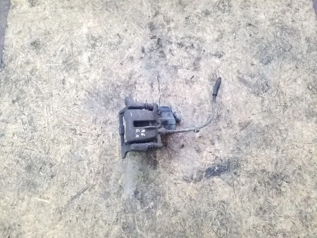 Rear brake caliper – rear left