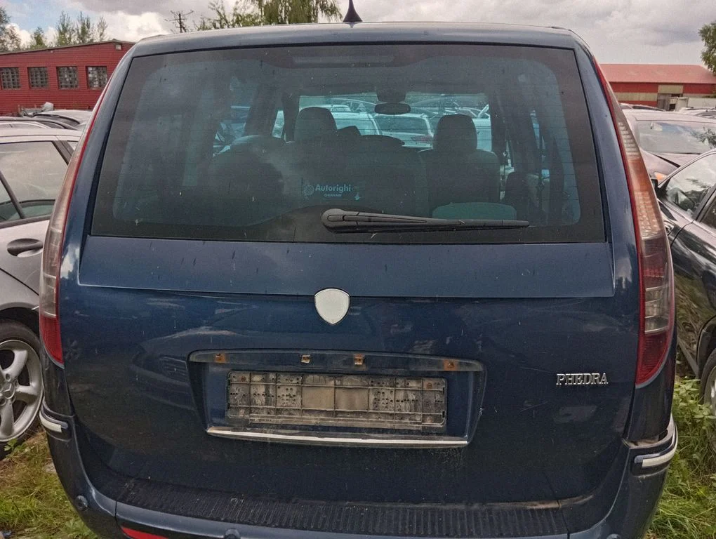 Aizmugurējais vāks (bagāžnieka)