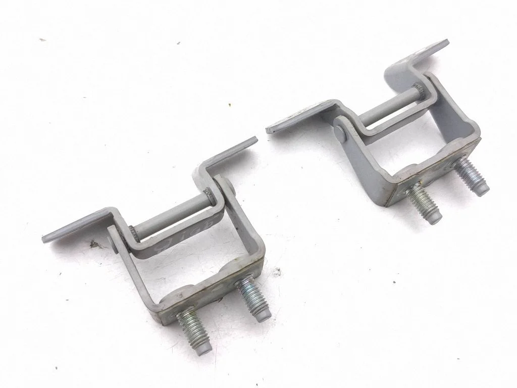 Tailgate/trunk/boot hinge