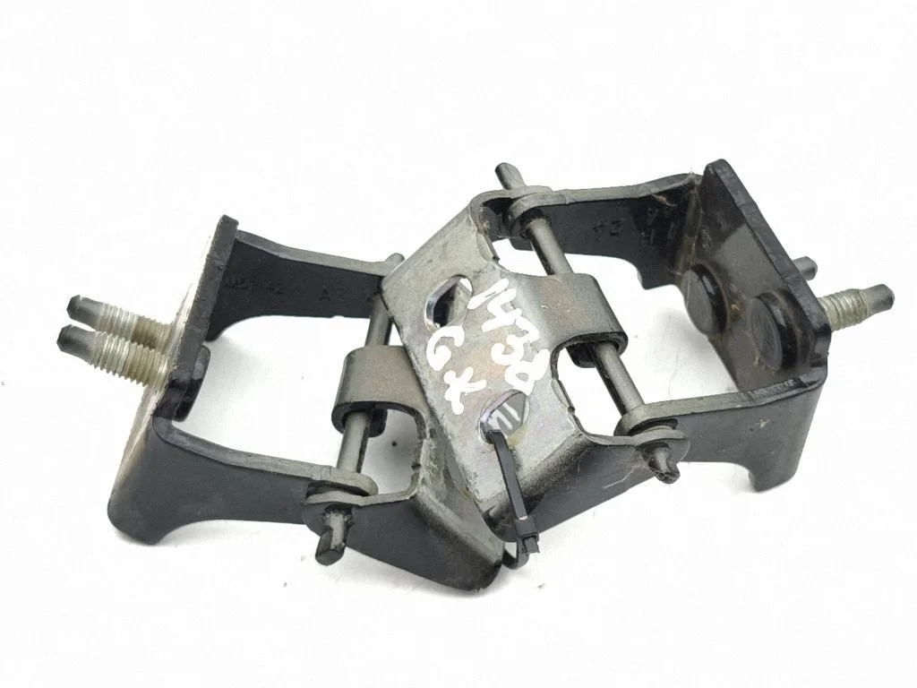 Tailgate/trunk/boot hinge