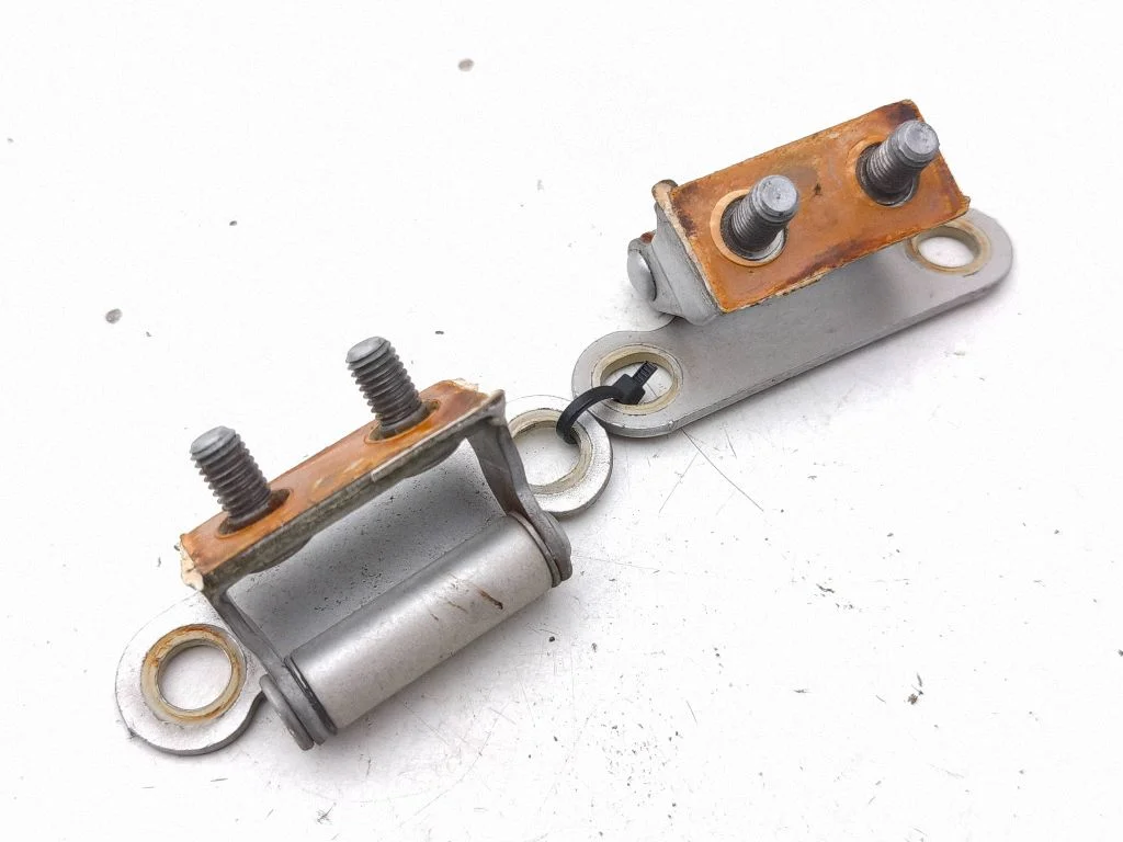 Tailgate/trunk/boot hinge
