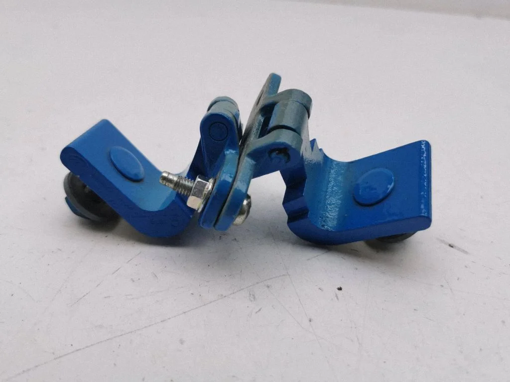 Tailgate/trunk/boot hinge 8V3827299B