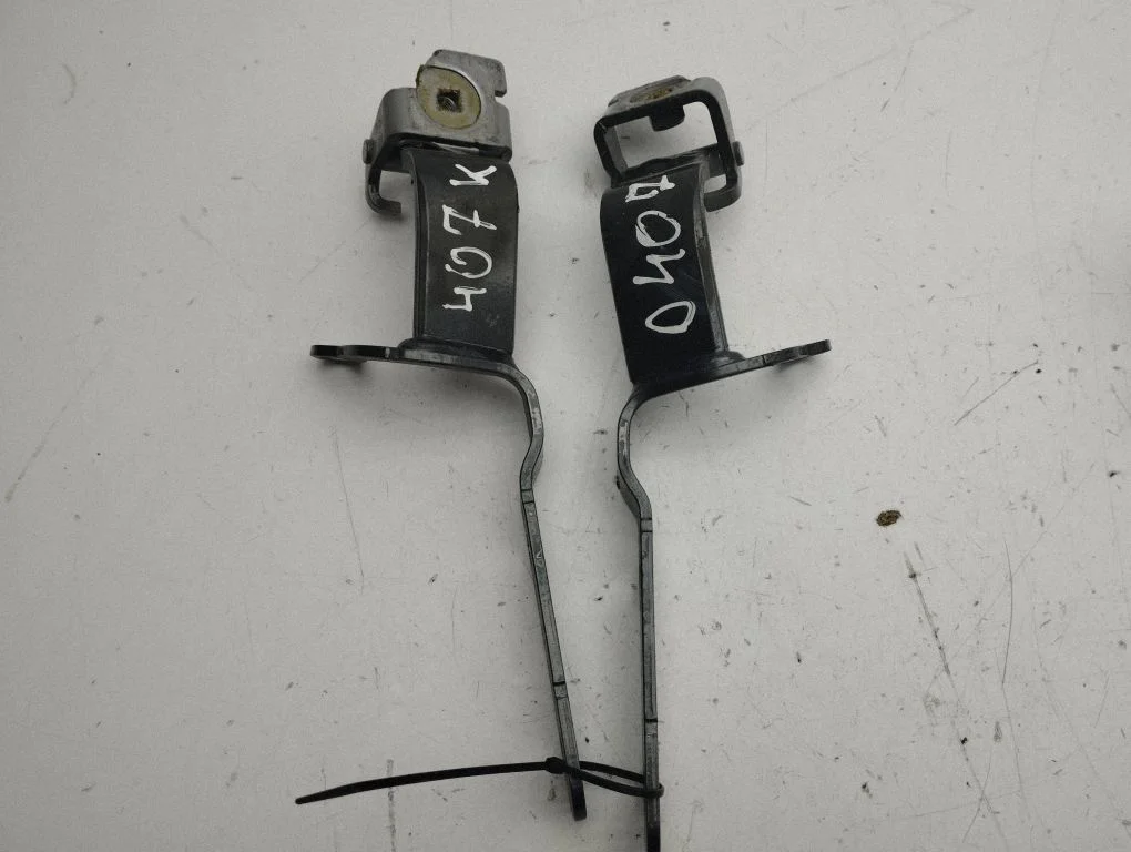 Tailgate/trunk/boot hinge 4G8827300