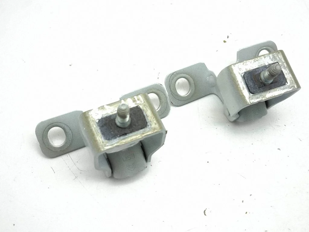 Tailgate/trunk/boot hinge