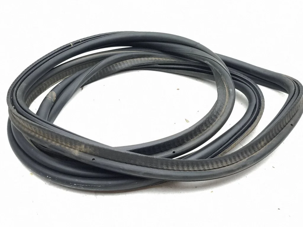 Loading door rubber seal (on body)