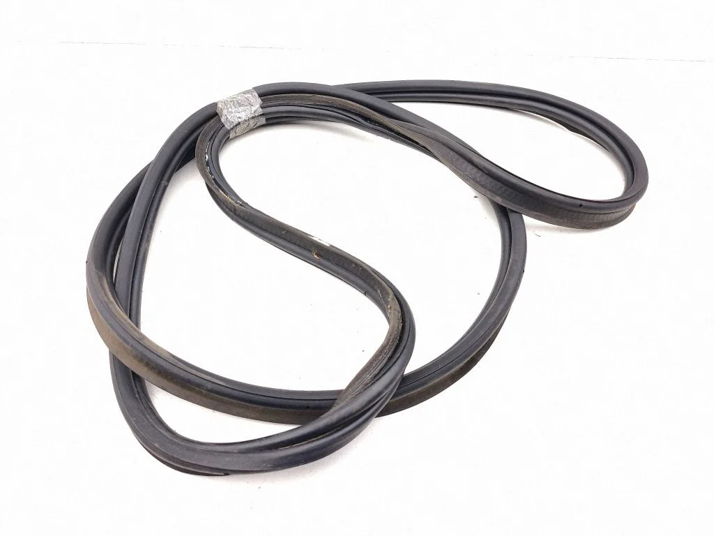 Loading door rubber seal (on body)