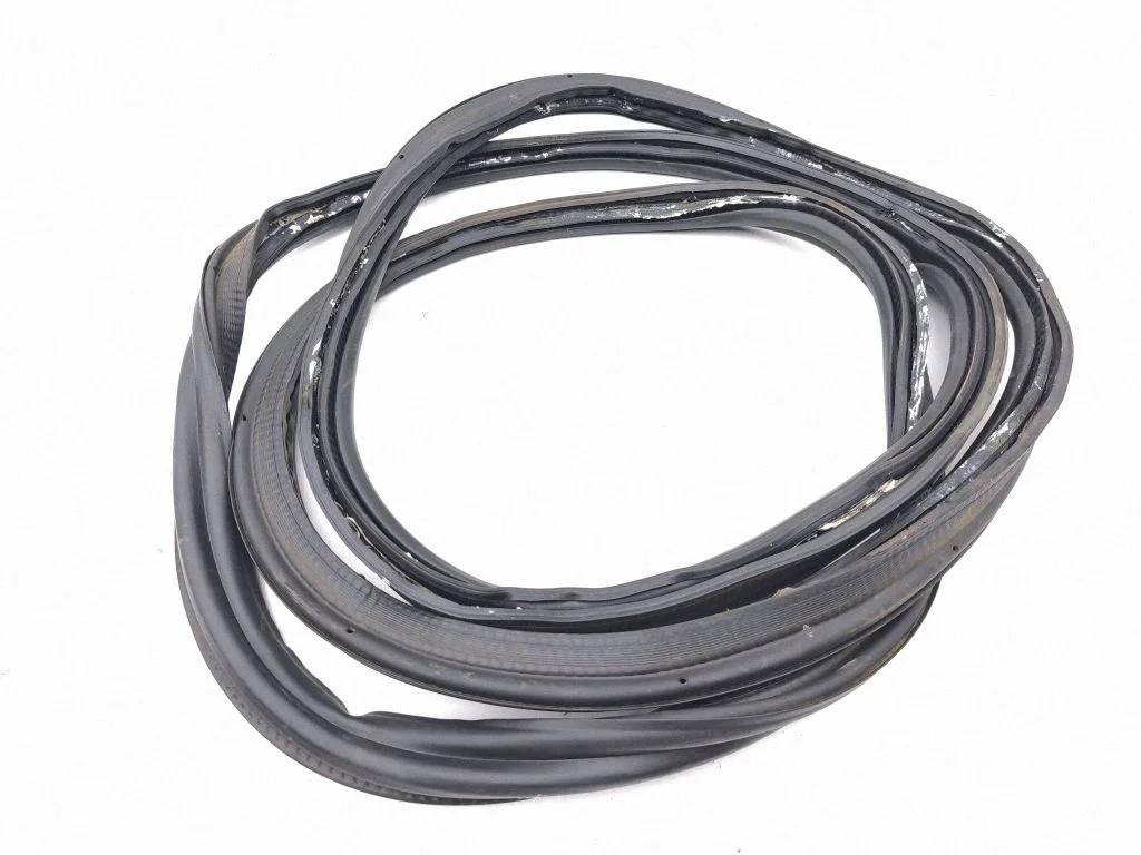 Loading door rubber seal (on body)