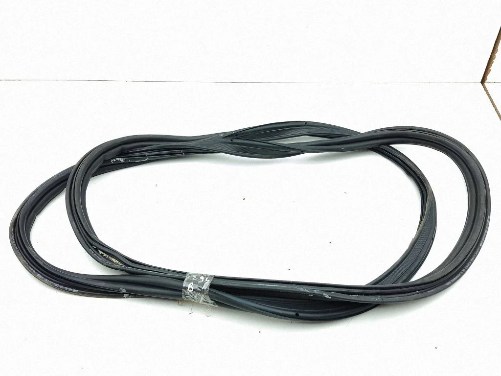 Loading door rubber seal (on body)