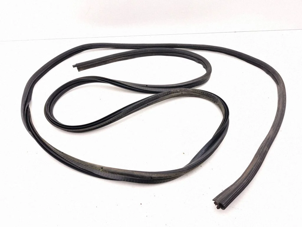 Loading door rubber seal (on body)