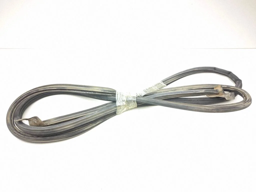 Loading door rubber seal (on body)