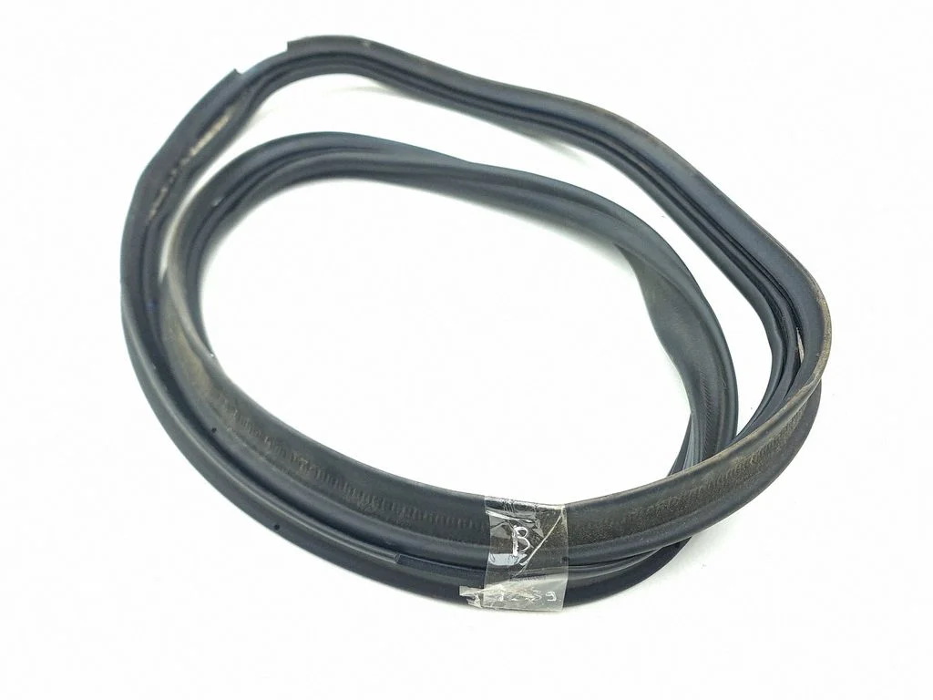 Loading door rubber seal (on body)