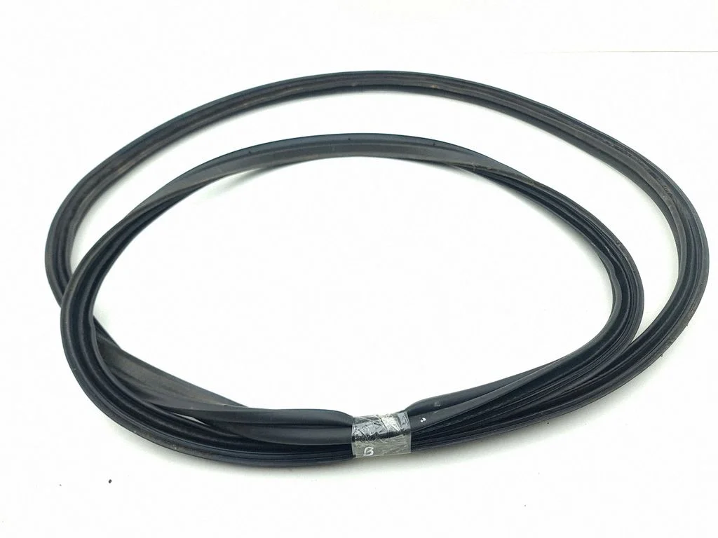 Loading door rubber seal (on body)