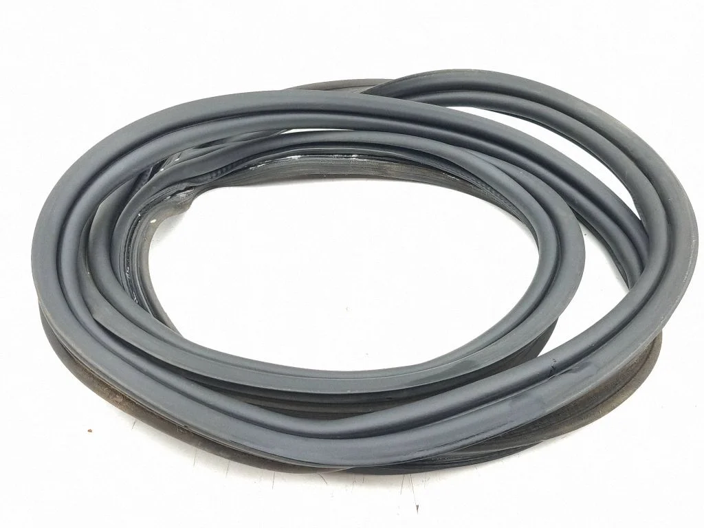 Loading door rubber seal (on body) – Maserati Ghibli (2013-)
