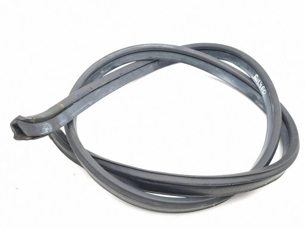 Laadimisukse tihend (kere pool) – Nissan 370Z (2009-2020)