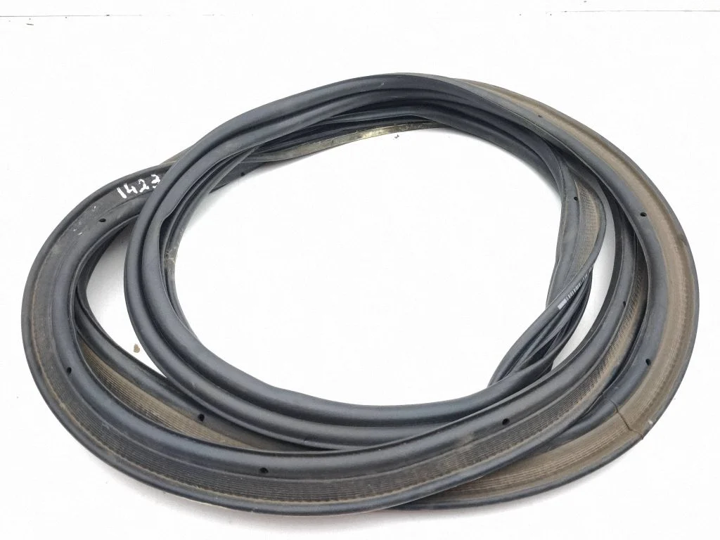 Loading door rubber seal (on body) – Peugeot 3008 III (2023-)