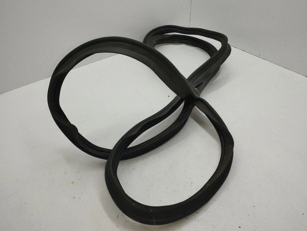 Loading door rubber seal (on body) 4G8827705A