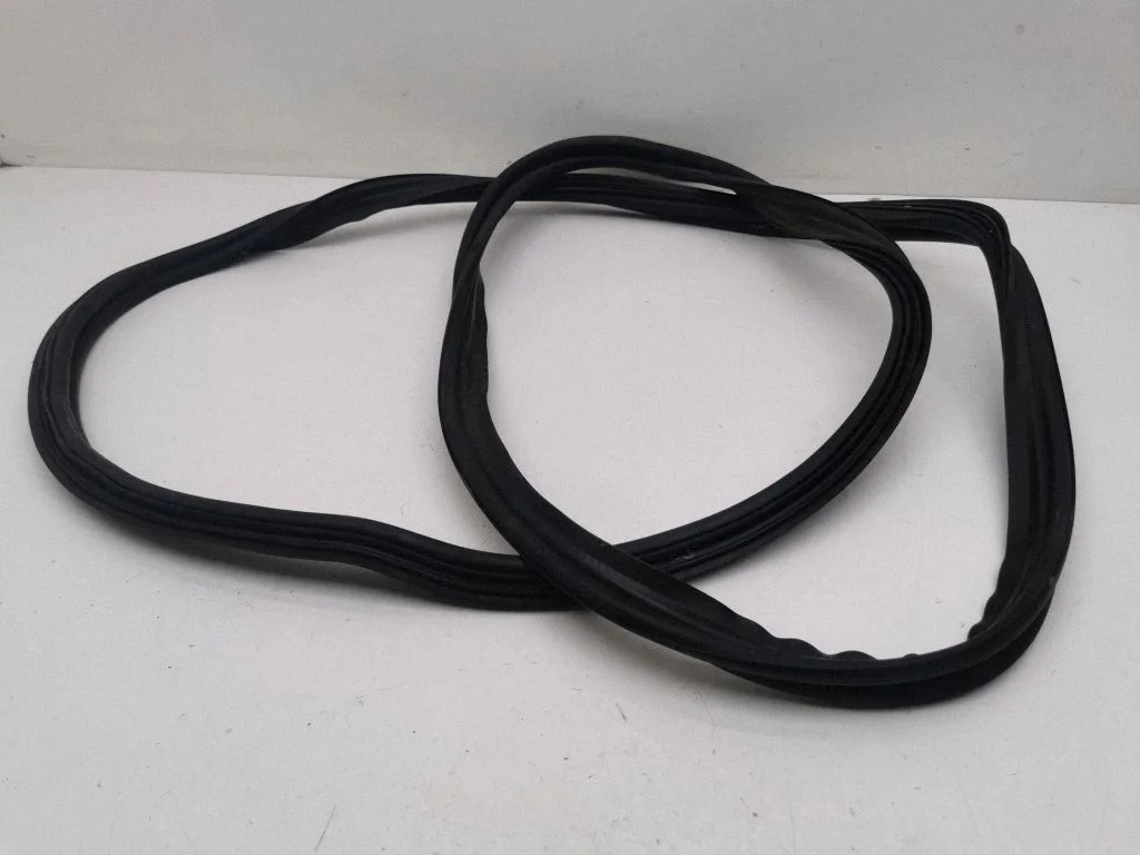 Loading door rubber seal (on body)