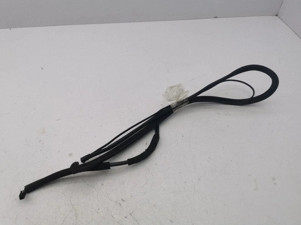 Loading door rubber seal (on body) – right