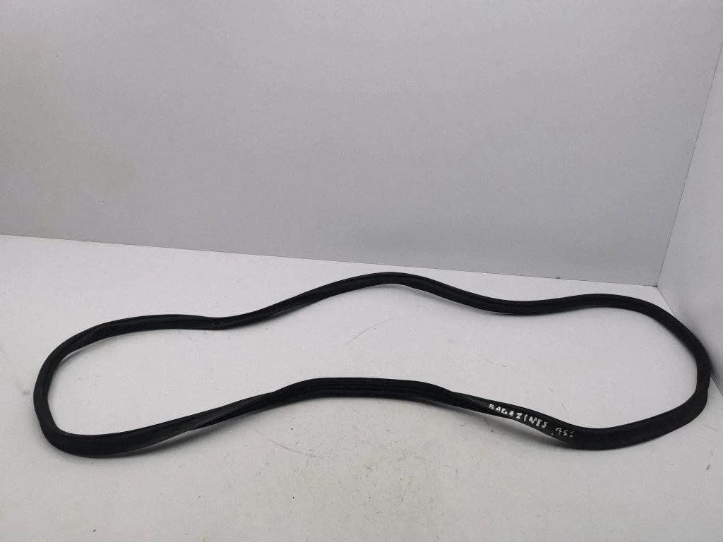 Loading door rubber seal (on body) 5H6827705B