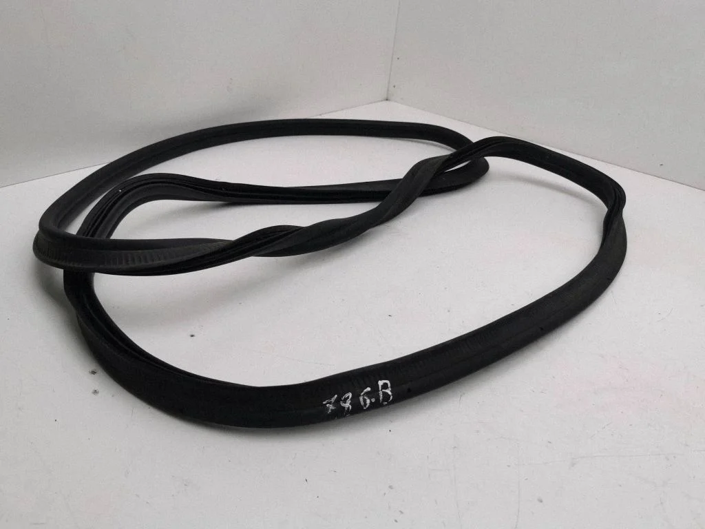 Loading door rubber seal (on body)