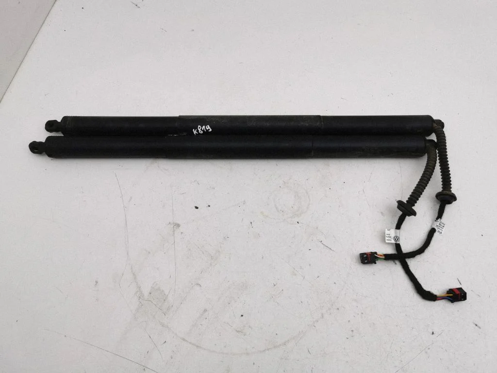 Siłownik (sprężyna gazowa) klapy bagażnika 3G8827851B