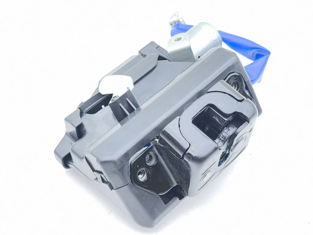 Aizmugurējā vāka slēdzene T5161382A
