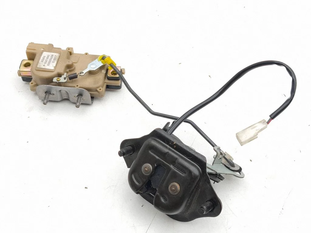 Tailgate/trunk/boot lock/catch/latch 90550CD000