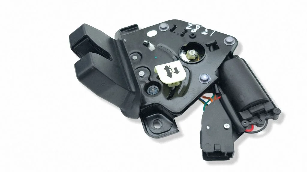 Tailgate/trunk/boot lock/catch/latch 1500604CNB