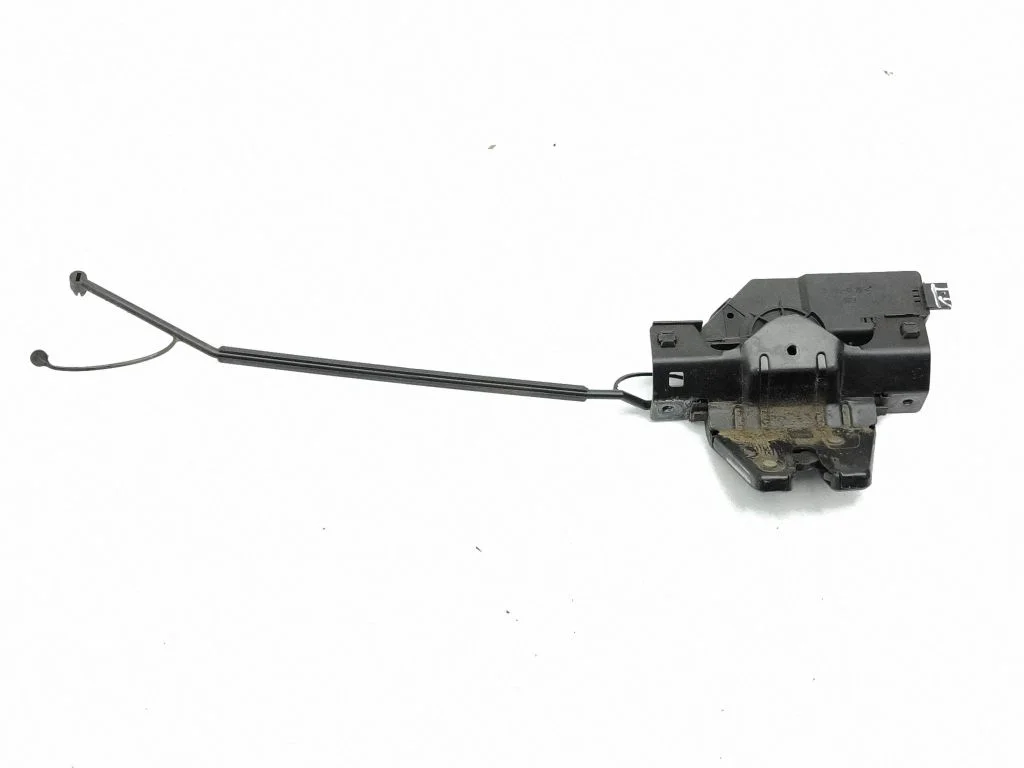 Aizmugurējā vāka slēdzene 8196401