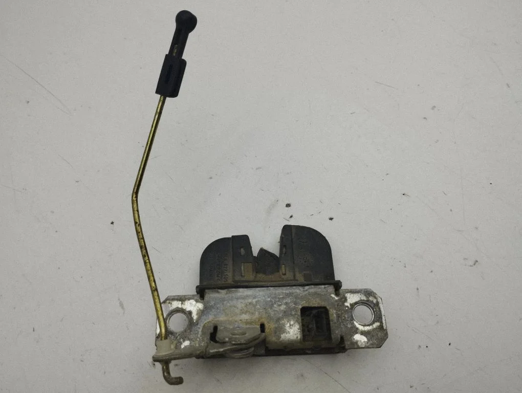 Tailgate/trunk/boot lock/catch/latch 6L6827505A