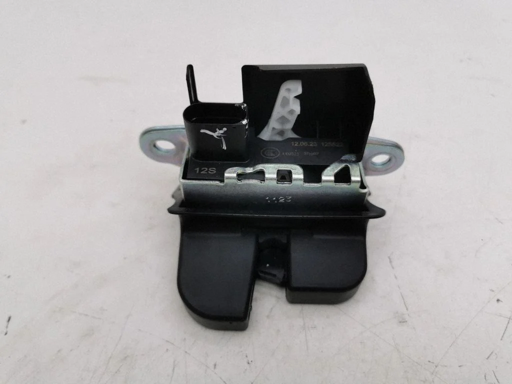 Tailgate/trunk/boot lock/catch/latch