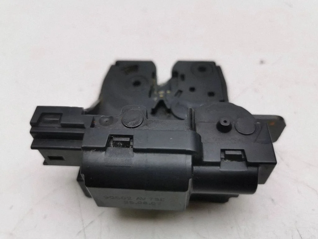 Tailgate/trunk/boot lock/catch/latch 90502AV78E