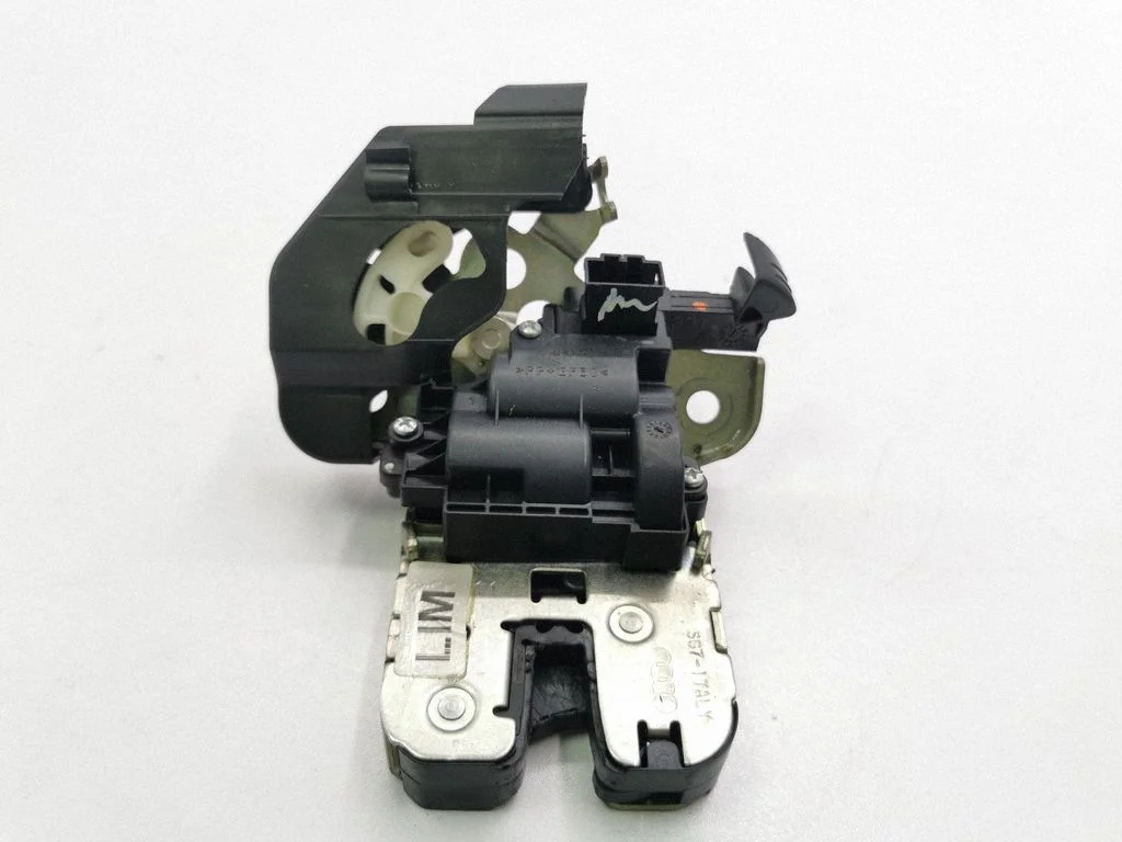 Tailgate/trunk/boot lock/catch/latch 4H0827505