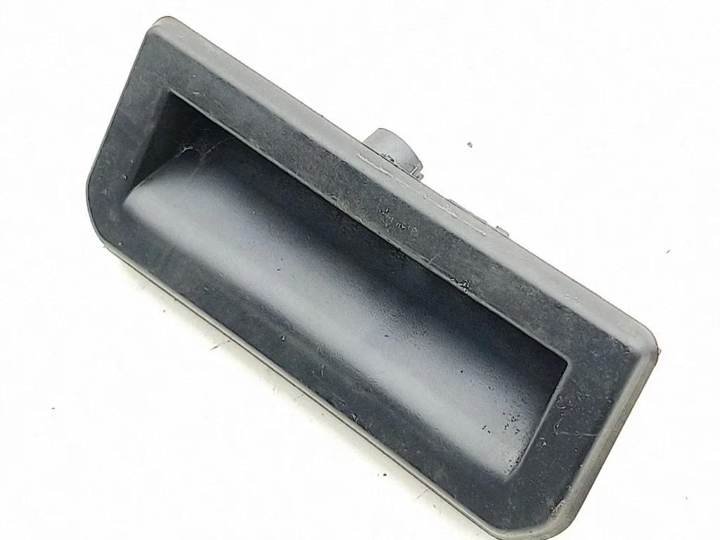 Aizmugurējā vāka atvēršanas rokturītis (ārējais) 6V0827566
