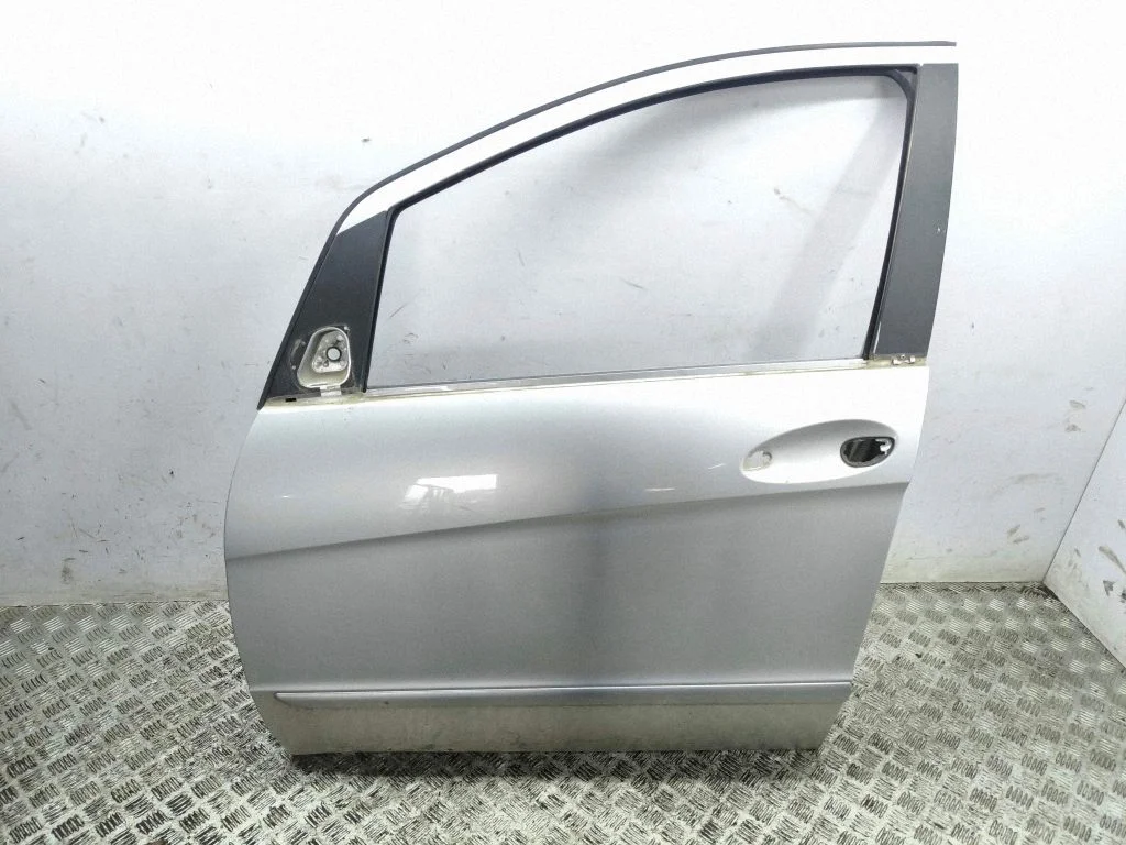 Esiuks – Mercedes-Benz A-klass W169 (2004-2012)