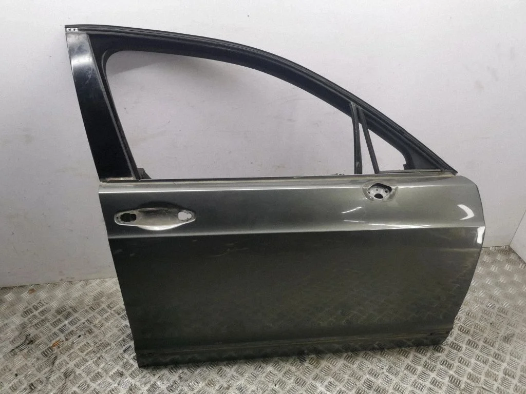 Priekšējās durvis 3W5884943