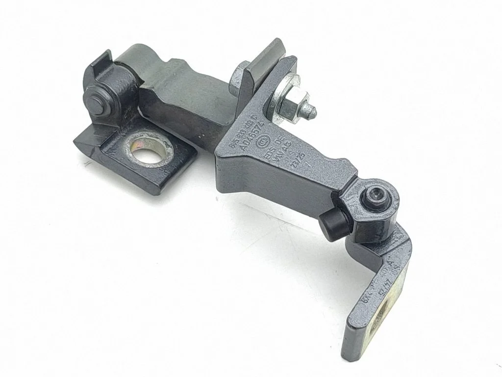 Esiukse hingede komplekt 8V5833403C