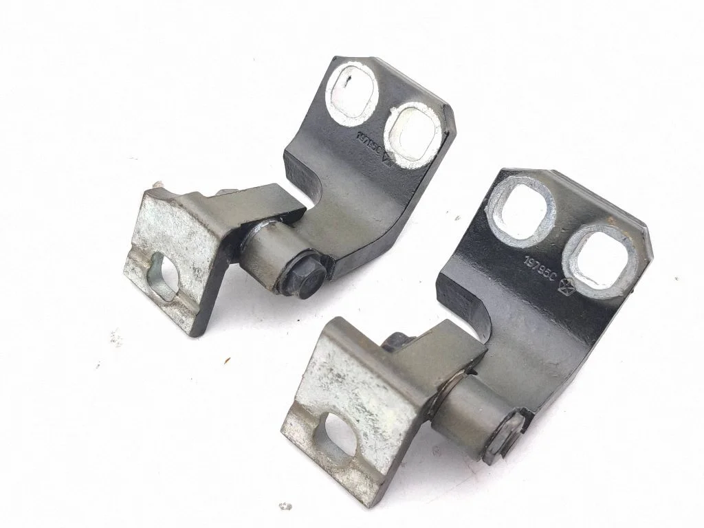Esiukse hingede komplekt – Jeep Grand Cherokee (2010-2021)