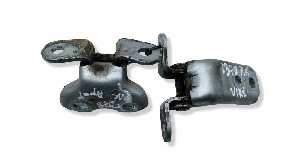 Esiukse hingede komplekt – Toyota RAV 4 (XA50) (2018-)