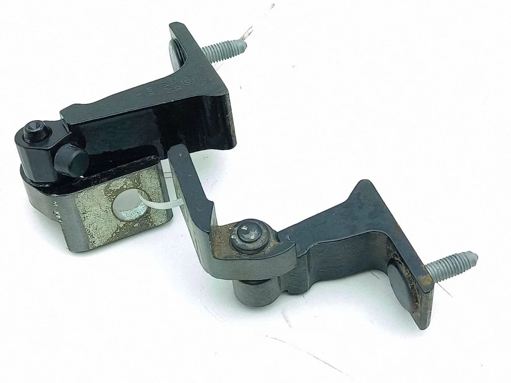 Front door hinges set 8W5831404A