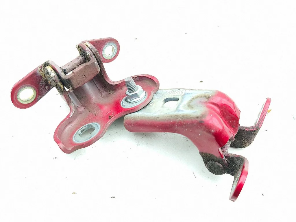 Esiukse hingede komplekt P13233